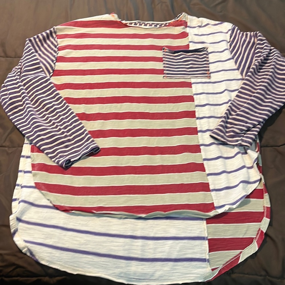 We the free med nwot top